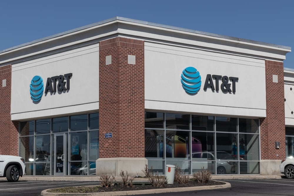 AT&T Stock Upgraded as SpaceX Concerns Ease